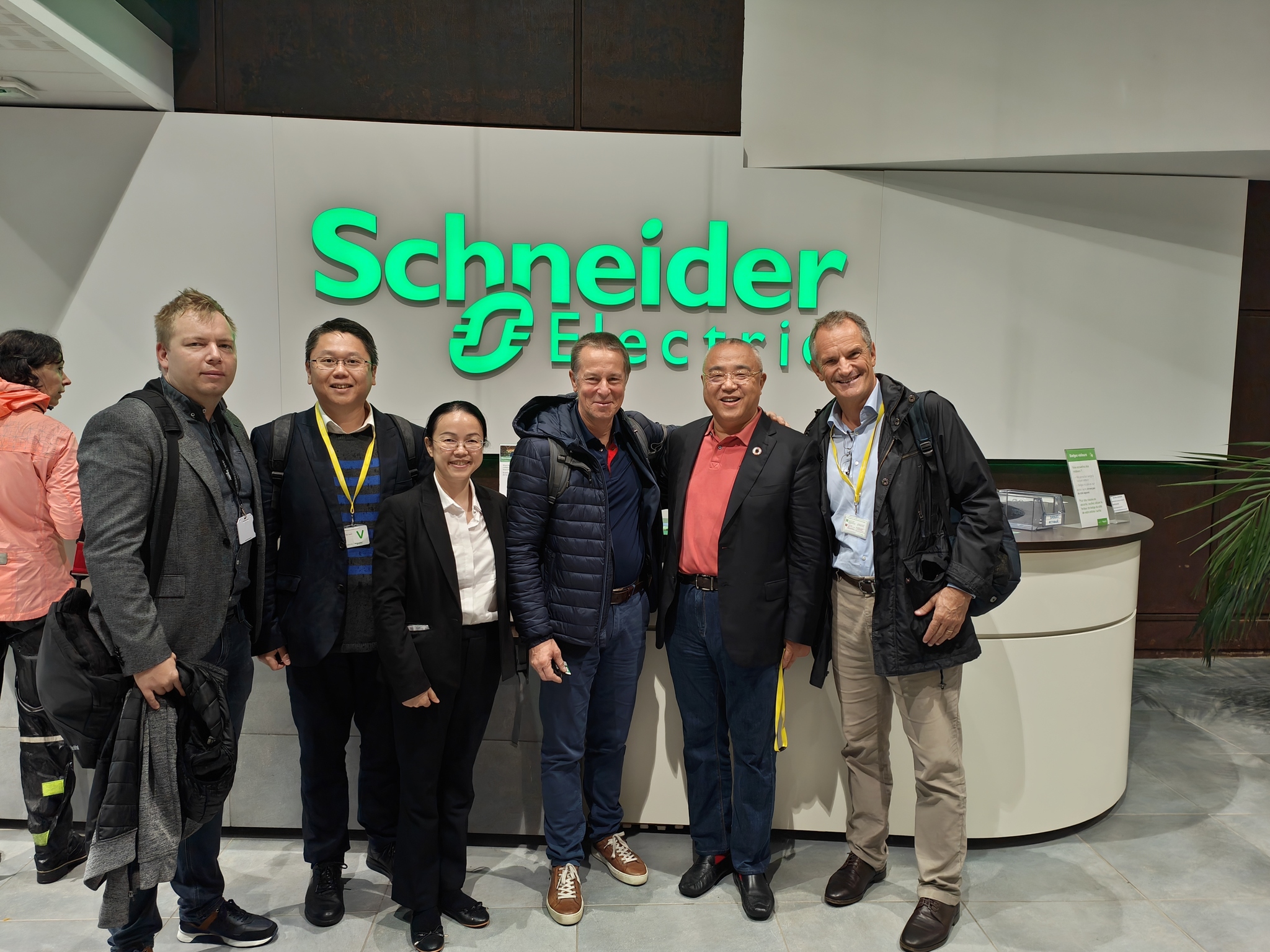 Leoch GLobal_Dr. Dong Li Attends 2024 Schneider Electric Global Supplier Day_03.jpg